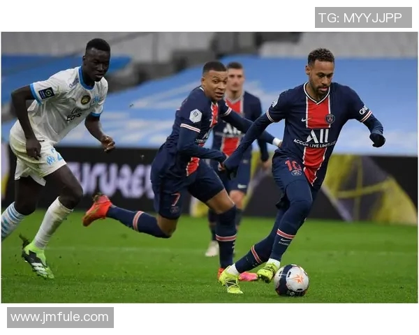 足球传奇告别时刻精彩集锦，回顾球星们感人再见瞬间